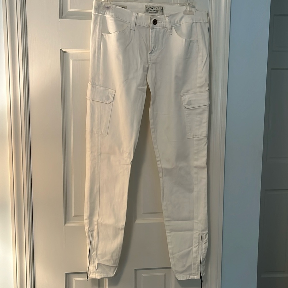 Lucky Brand Charlie Skinny Cargo!!